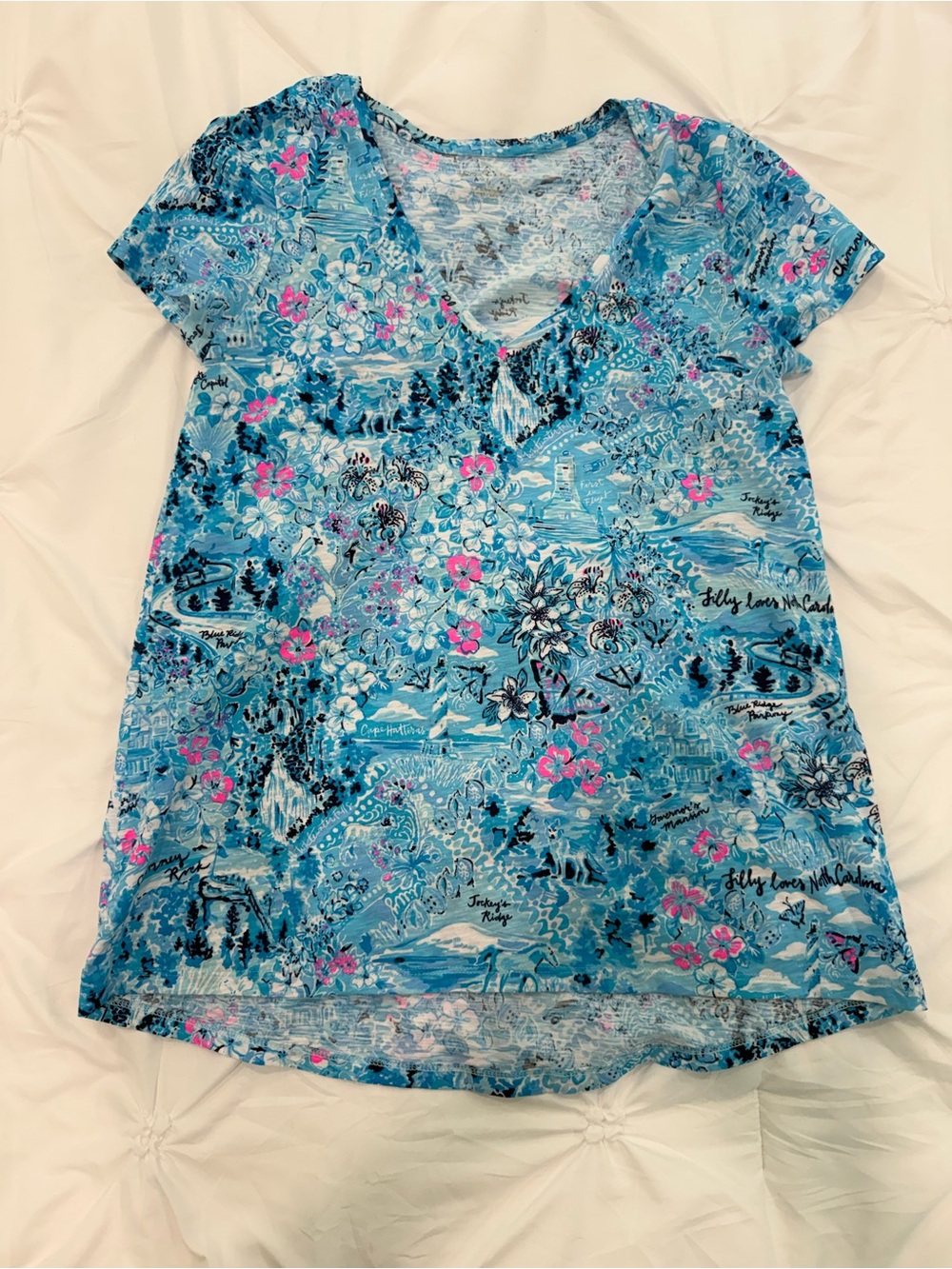 Lilly Pulitzer Blue Floral V-Neck Tee Lilly loves North Carolina